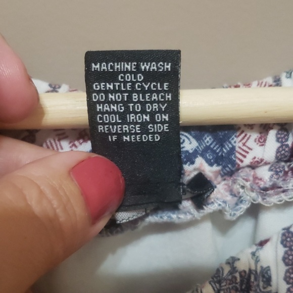 Girls XS off the shoulder white dress w/print - Picture 4 of 5